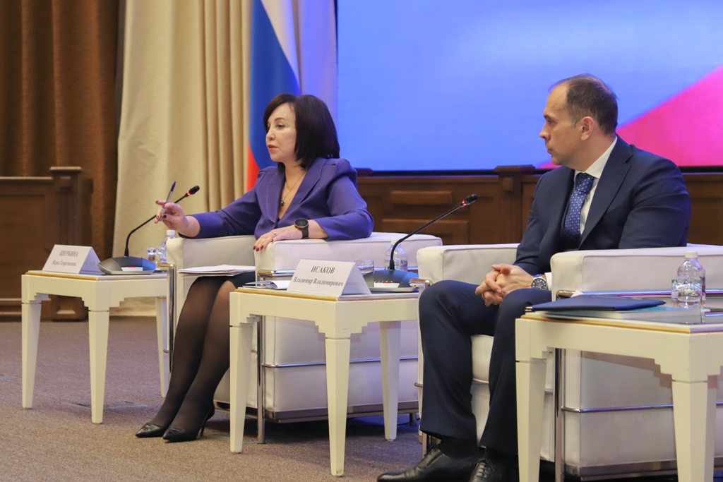 Собрание председателей профсоюзов Владивосток 18 ноября. Саммит Владивосток 2022 фото совещание с губернаторами.
